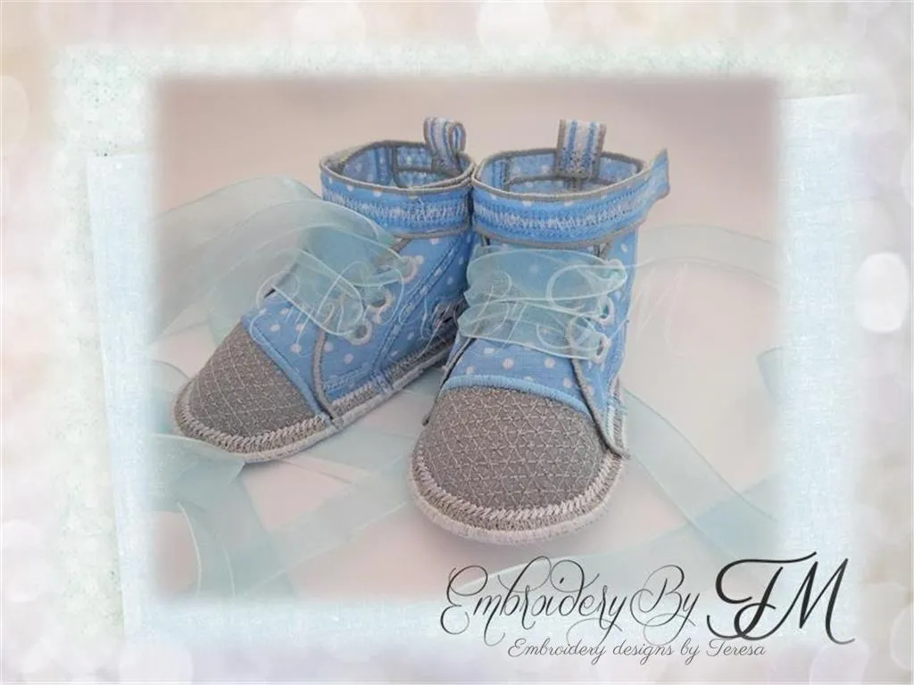 Baby booties sneakers with bear No.54/ two sizes